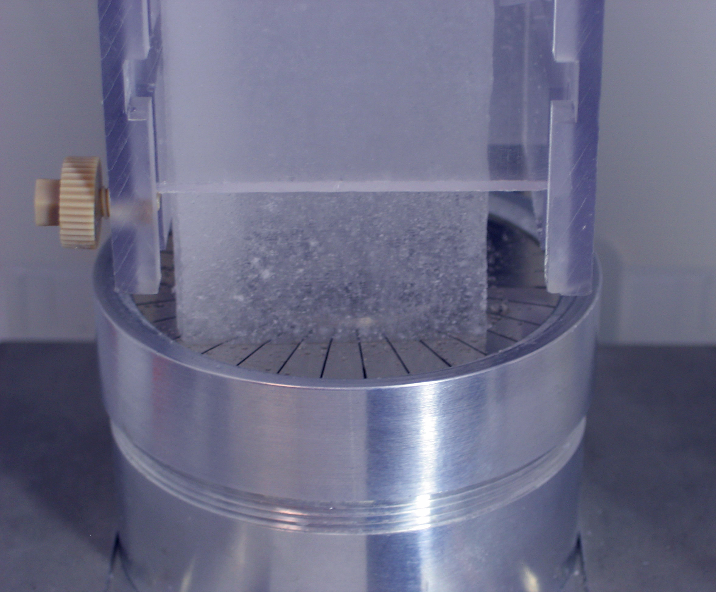 Ice core melter