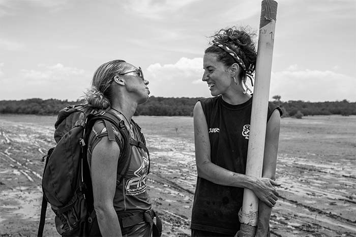 Postoc Ariane Arias-Ortiz with colleague