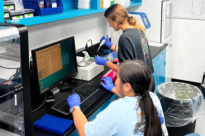 'Omics analysis interns at work