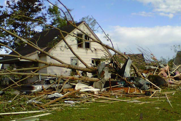 Strong tornado in Ontario