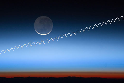 Monthly carbon dioxide levels hit new milestone 