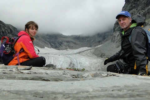 Image of Jill and Mauri Pelto on a glacier