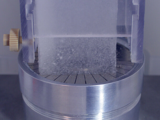 Ice core melter