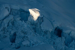 Map image for 'Glaciers, last call' from the Art x Climate Gallery